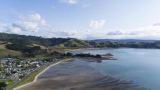 Kawakawa Bay Beach Bliss - Auckland Holiday Home - Kawakawa Bay - 6