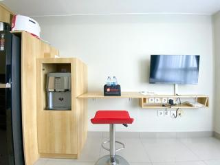 Fancy and Simply Studio Room at Springlake Summarecon Bekasi Apartment By Travelio - Bekasi - 4