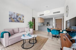 Waves - Stylish 1BR in JVC with Balcony & Pool - Dubai - 5
