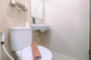 Great Choice and Comfortable Studio Transpark Cibubur Apartment By Travelio - Depok - 1