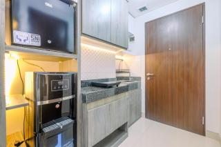 Great Choice and Comfortable Studio Transpark Cibubur Apartment By Travelio - Depok - 5