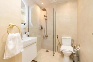 Upgraded Designer-crafted Studio in JVC with Massive Terrace - Dubai - 4