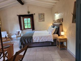 Chez Berger, ruime 2 persoonskamer met kingsize bed - Pern - 5