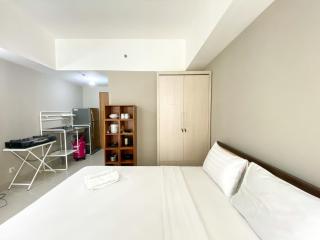 Great Choice Studio Apartment Gateway Park LRT City Jatibening By Travelio - 8