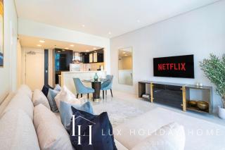 LUX The Bays Edge Canal View Suite - Dubai - 6