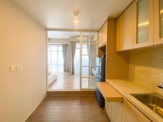 Cozy and Simple Big Studio Vasanta Innopark Apartment By Travelio - Bekasi - 5
