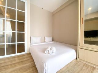 Cozy and Simple Big Studio Vasanta Innopark Apartment By Travelio - Bekasi - 9