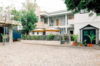 Modern Luxury Villa with pool breakfast included - 8