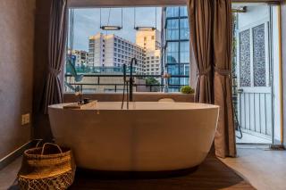 Saigon Hideout New World View - 5 mins to Ben Thanh Market, Bathtub & Netflix - 8