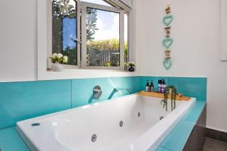 Modern, Cozy and Spacious 3 bedroom Home near City Centre - 5