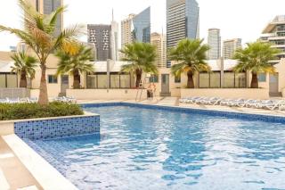 Spacious 1 Bedroom Marina View - 4