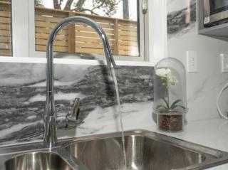 Seaviews central with Airport Proximity" - 6