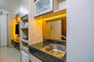 Warm and Minimalist Studio Room Transpark Cibubur Apartment By Travelio - Depok - 3