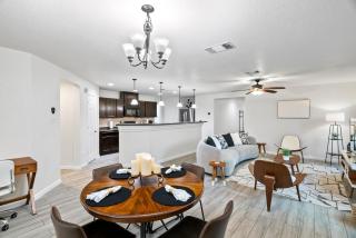 Unwind in Style and Comfort home - 9