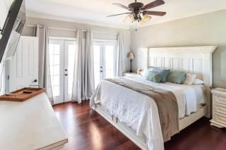 Stunning Riverside Retreat with Private Pool home -  - 7
