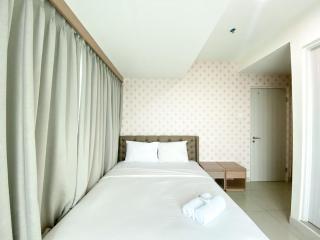 Fancy and Nice 3BR at Grand Kamala Lagoon Apartment By Travelio - Bekasi - 9