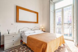 Elegant Apt Steps from Castello Ursino in Catania - Catânia - 0
