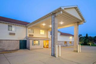 Days Inn by Wyndham Evansdale Waterloo - 4