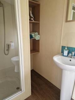 Lodge Sleeps 4 - Pet Friendly with Private Parking - 8