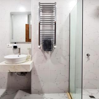 Bright and Airy Apartment Free Wi-Fi Open Space 3-Rooms 2-Balconies - Batoemi - 1