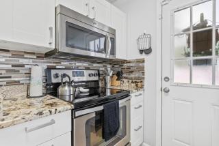 Cozy Retreat with Pool - Your Home Away from Home home - Raleigh - 2