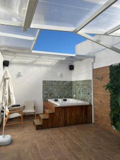 Cobertura Incrível, silenciosa e familiar com sala ampla, cozinha americana, 3 quartos, área gourmet, terraço aberto com churrasqueira e jacuzzi na Praia da Barra da Tijuca - Rio de Janeiro - apto inteiro só pra você - Rio de Janeiro - 6
