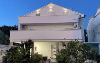 Stunning Apartment In Turanj With Wifi - Turanj - 1