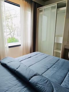 Cozy Poolside Room in Prime Location in On Nut Area - Bangkok - 5