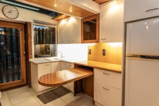 Retro House - Rafina - 1