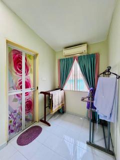 Jizek Homestay Bajet - Rawang - 4