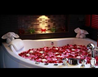 L2 Promotion, Modern Apartment In Bangla Road Patong Beach With Private Jacuzzi & Roof Top Pool - Patong - 0