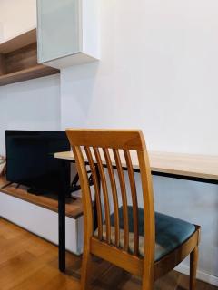 Cozy Poolside Room in Prime Location in On Nut Area - Bangkok - 2