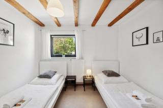 ANDRISS - Travel & Work - 5 BR - Kitchen - Parking - 2