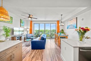 Resort Pool & Spa, Fitness Center, Pet Friendly, Waterfront Condo in Downtown! - 1