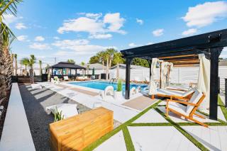Luxury Pool oasis 2 houses 6 BR 5 BA close to 30A kids paradise - 1
