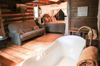 White Pines Lodge - 3