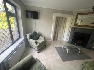 Self Contained Ensuite Double Room With Private Sitting Room - - 3