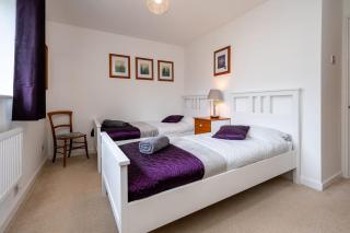 Splendid House Great Location to WAVE Surf & South West Water Park - Super Garden By StayStaycations - Bristol - 4