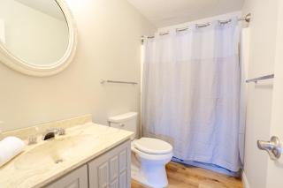 Vacation Home Mallard Water Front two king beds - Lake Ozark - 4