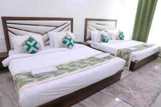 The Crown Hotel Agra near Taj Mahal & Restaurant - Agra - 5