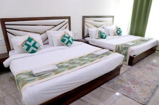 The Crown Hotel Agra near Taj Mahal & Restaurant - Agra - 3