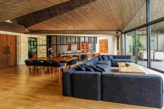Dwa Chandra Full-Service Luxury 4BR Villa & River - Ubud - 1