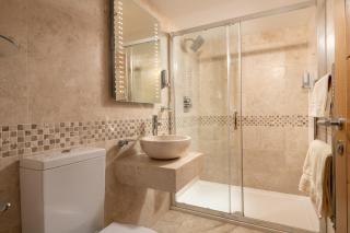 Atlantic View Coach House, North Cornwall seafront, 5 star Gold - 5