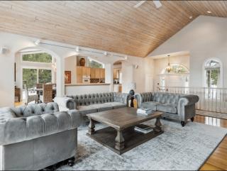 The Royal Canterbury Retreat - Near Kings Beach & Lake Tahoe - 1