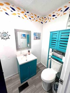 Cozy 3 Bedroom Cabin with Patio, Kids' Playground, and Large Grill - Shay - 5