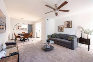 SoLa OASIS 2BR King Suite, Fully Stocked kitchen, Pool & Gym - 0