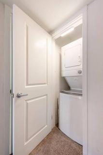 SoLa OASIS 2BR King Suite, Fully Stocked kitchen, Pool & Gym - 8