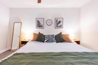 SoLa OASIS 2BR King Suite, Fully Stocked kitchen, Pool & Gym - 2