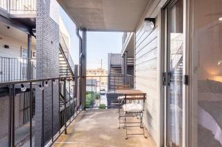 SoLa OASIS 2BR King Suite, Fully Stocked kitchen, Pool & Gym - 1