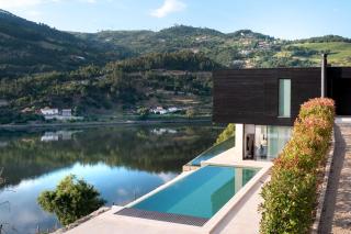 Luxurious 3-br Villa With Infinity Pool in Resende - - 8